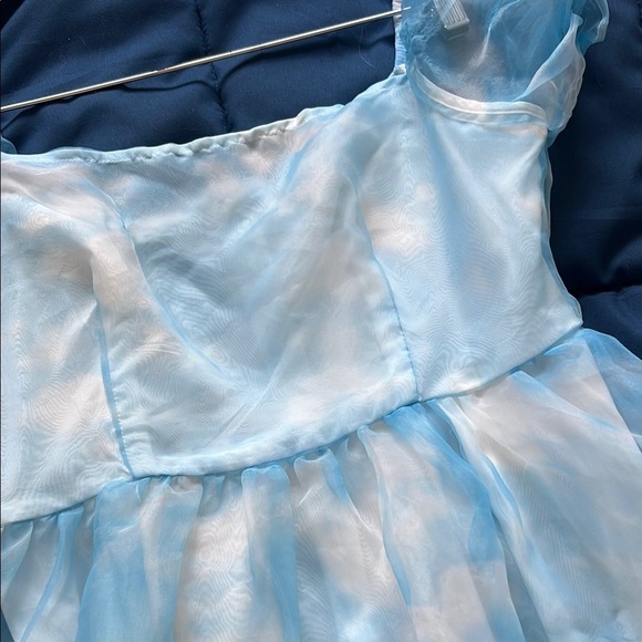 Charming Blue Puff Sleeve Dress – Size Medium, Elegant & Flattering - Picture 4 of 4